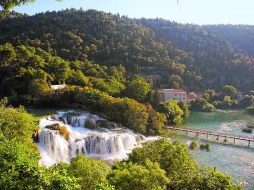 Jadrtovac Apartamento | Apartment Tuja