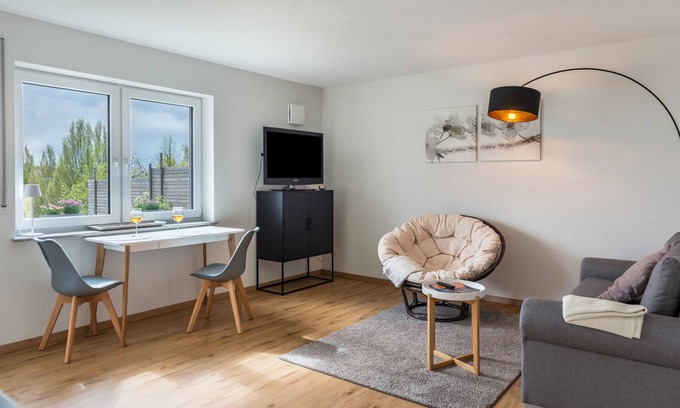 Ueberlingen Apartamento | Apartamento 'Turmgarten' con vistas a la montaña, terraza privada y Wi-Fi
