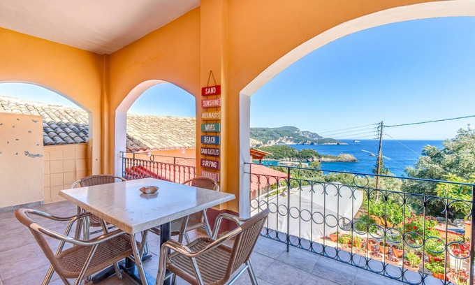 Lakones Apartamento | Apartamento 'Two Bedrooms Vasillis' con terraza compartida, Wi-Fi y aire acondicionado.