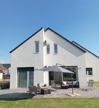 Balatonakali Villa | Apartment Vadrózsa, Privatgarten mit Seeblick