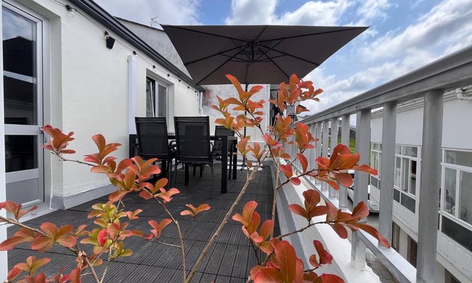 Viveiro Apartamento | Apartamento 'Valdeflores' con terraza privada, balcón y aire acondicionado