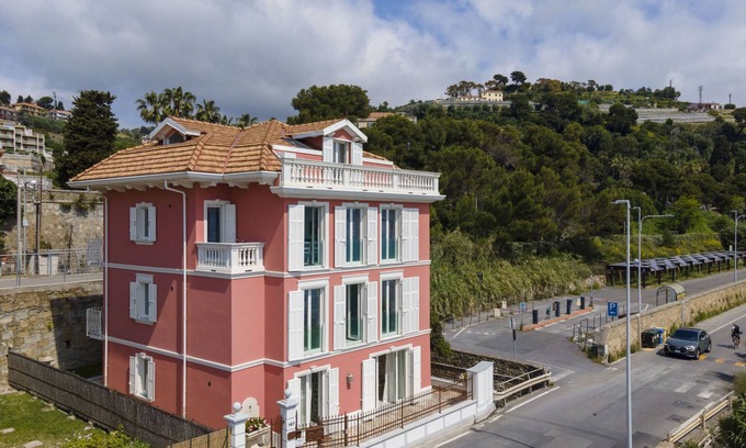 Bussana Apartamento | Apartamento Vega by Interhome