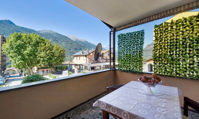 Saint-Vincent Apartamento | Apartment "Villa Camillo" with Mountain View, Private Terrace & Wi-Fi
