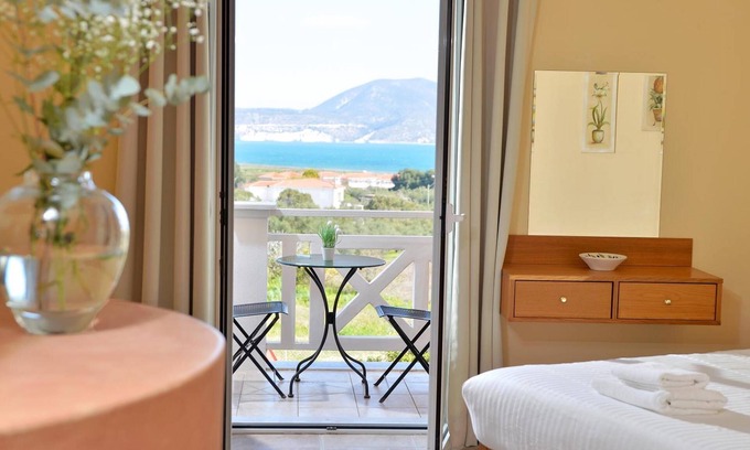 Agios Dimitrios Apartamento | Apartamento 'Villa Reverenza' con vistas al mar, Wi-Fi y aire acondicionado