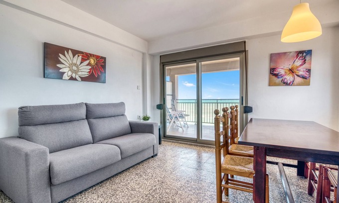 Plaza De La Costera Apartamento | Apartamento 'Voramar' con vistas al mar, terraza privada y Wi-Fi