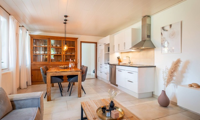 Unteruhldingen Apartamento | Apartment with 75 square meters, 1 bedroom, 1 living room/bedroom, max. 4 people