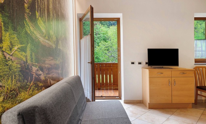 Laives Apartamento | Apartamento 'Waldruhe' con vistas a la montaña, jardín compartido y Wi-Fi
