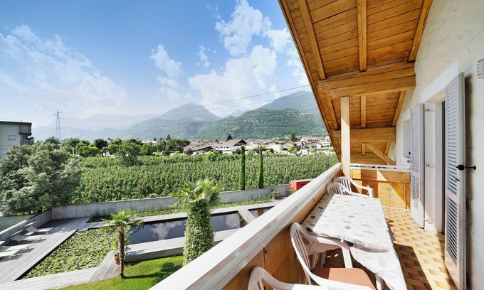 Lana Apartamento | Apartamento "Weinsepphof 9" con vistas a la montaña, piscina y balcón