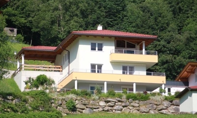 Ramsau im Zillertal Apartamento | Apartamento con jardín, a 3 km de Mayrhofen, soleado y céntrico con cabina de infrarrojos.