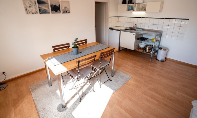 Kirchzarten Apartamento | Apartamento con 2 dormitorios y acceso a baño compartido