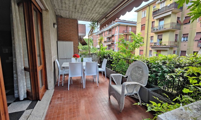 Borgo Milano Apartamento | Apartment with 2 bedrooms, living room with double sofa bed and terrace