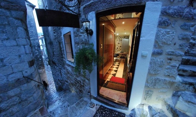Skaljari Casa | Apartamento de dos habitaciones con bañera de hidromasaje y cama de agua