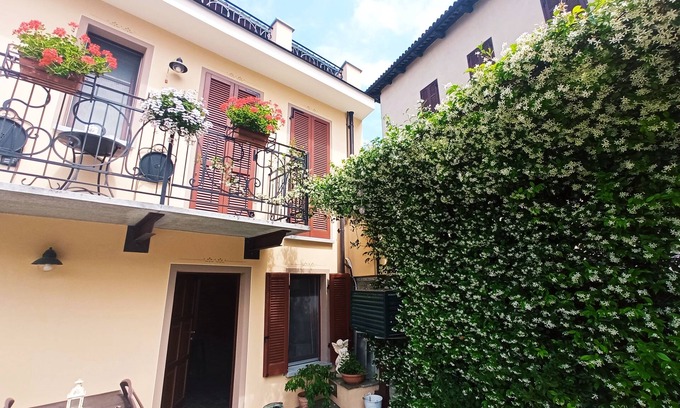 Verduno Apartamento | APARTMENT WITH 4 PLACES IN RENOVATED HOUSE IN HISTORIC CENTER
