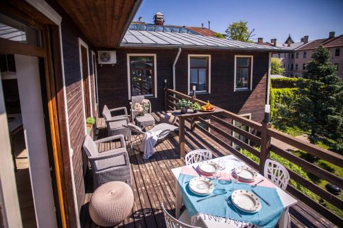 Agenskalns Apartamento | Apartment with a terrace and a hot tub
