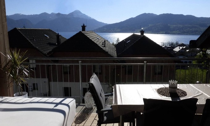 Steinbach am Attersee Apartamento | Apartamento fantásticamente hermoso con vistas al lago y a la montaña.
