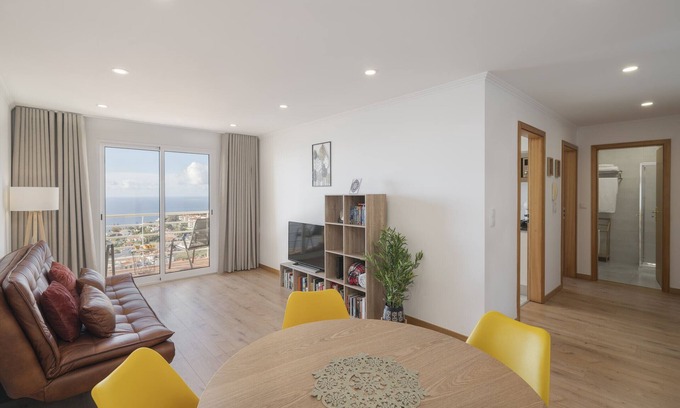 Canico Apartamento | Apartment with balcony and sea view - Garajau VI