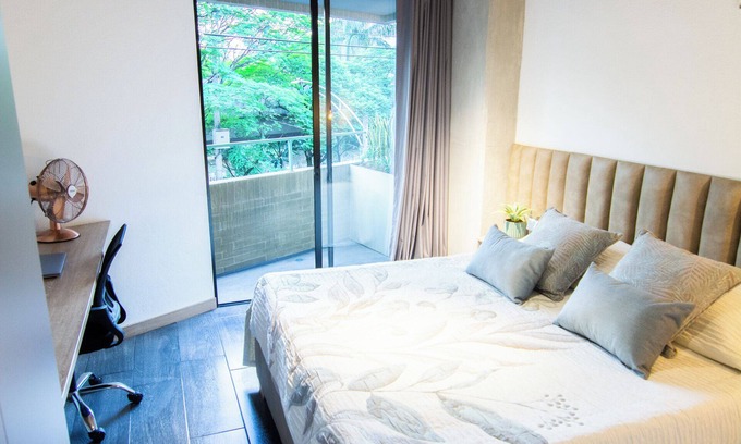 Suramericana Hotel | Apartamento con balcon en Laureles