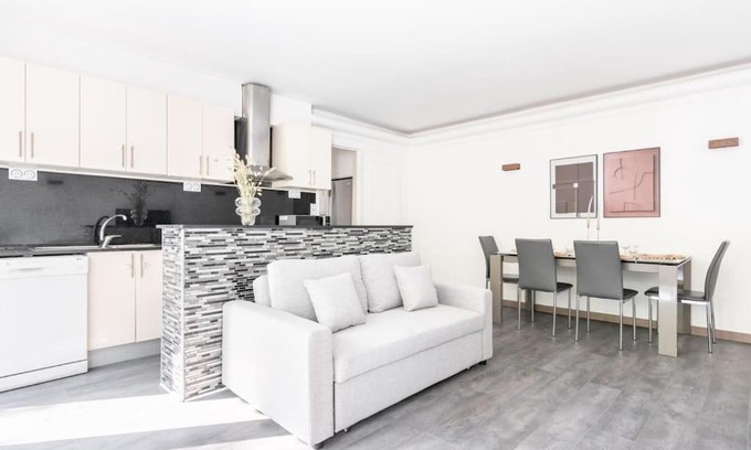 Combat Apartamento | Apartment with balcony next to Buttes Chaumonts