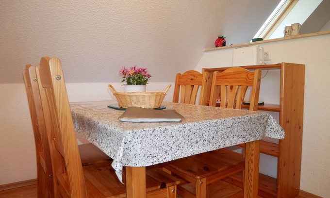 Dargen Apartamento | Apartment with balcony - Schwalbenhof Görke, quiet location, balcony or terrace