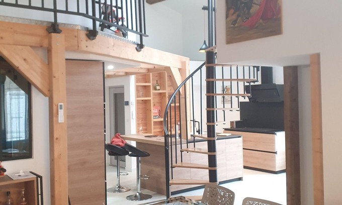 Lespignan Apartamento | APARTMENT WITH ELEVATOR, TERRACE, GARAGE 15 MINUTES FROM THE SEA FOR 6 PEOPLE