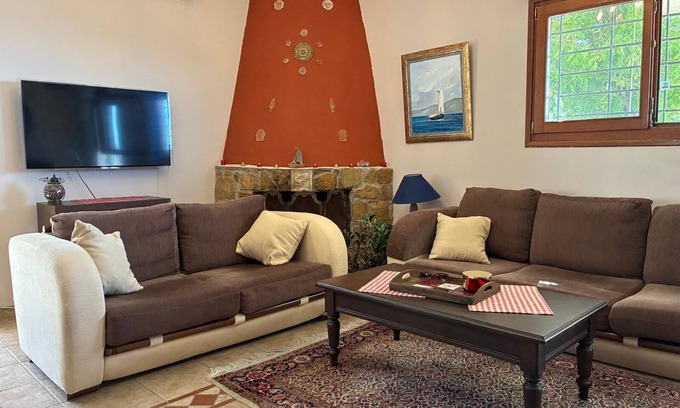 Kitries Apartamento | Apartment with exceptional sea views, located in Greece's Peloponnese region.