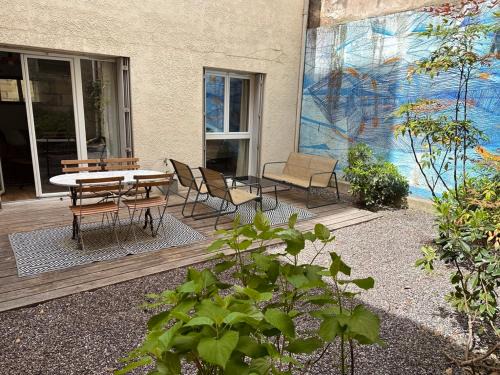 Saint Genes Apartamento | Apartment with Garden 1 bedroom 3 people