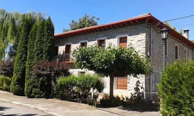 Mediano Apartamento | Casa Cavero Apartamento con jardín y vistas al Pirineo