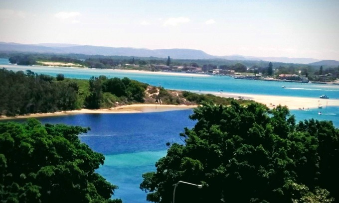 Wallis Lake Apartamento | Apartment with lake views, sleeps 6 /in CBD, walk to beach/ cafes/ restaurants.