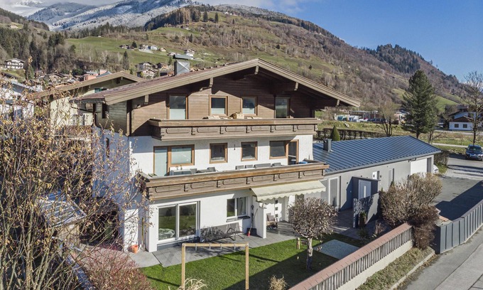 Niedernsill Apartamento | Apartment with large living room with terrace