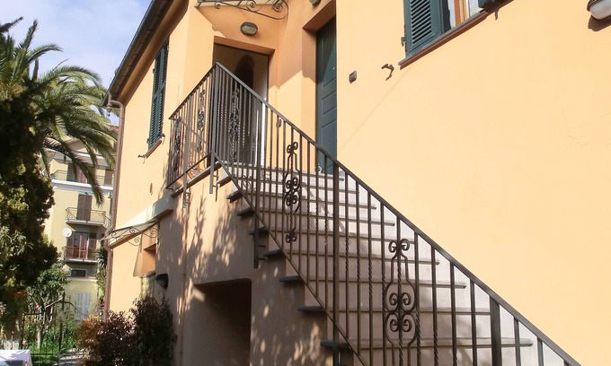 Imperia Apartamento | Apartamento totalmente amueblado, amplia terraza, a pocos pasos del mar, estacionamiento