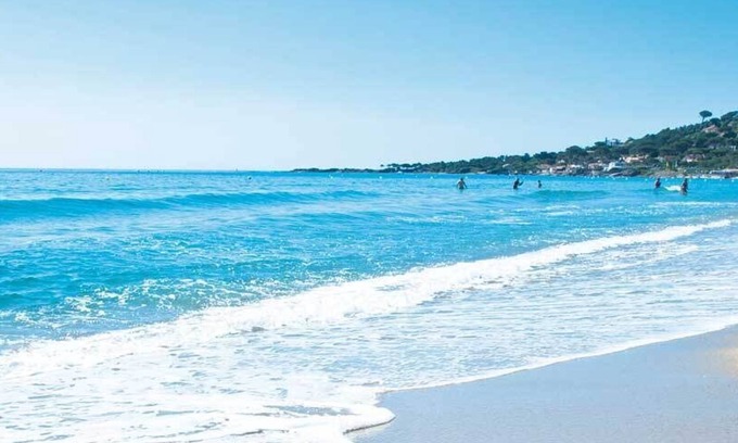 Plage de la Garonnette Apartamento | Apartment with pool and sea view