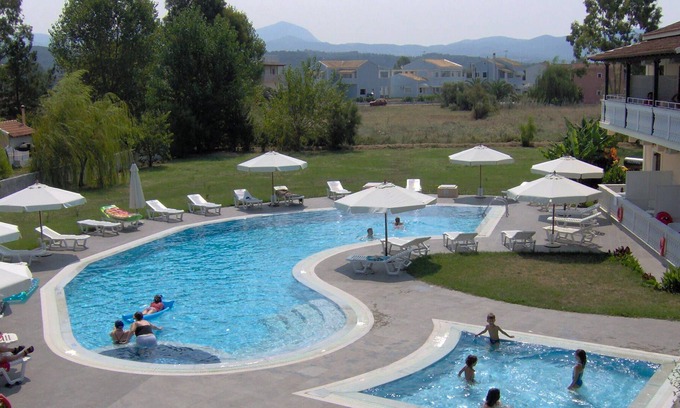 Esperion Apartamento | Apartment with pool - 5 min from the beach!