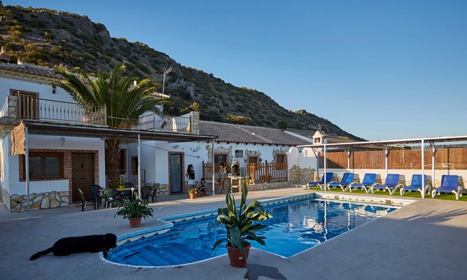 Iznajar Casa | Casa con piscina privada y vistas espectaculares, ideal para familias