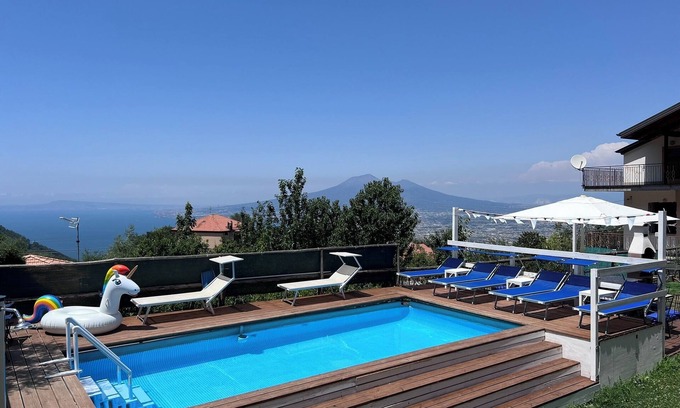 Piazza-Tralia-Pendolo Apartamento | Apartment with pool and breathtaking view of the Golfo di Napoli