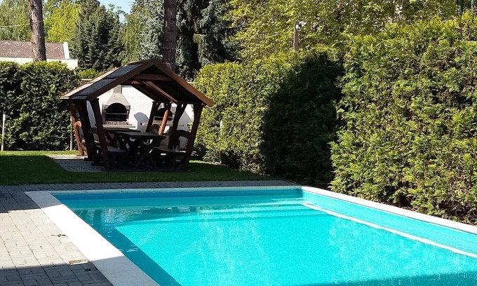 Siofok Aranypart Apartamento | Apartamento con ubicación central, piscina, sauna, wifi, parrilla, aire acondicionado, a 100 metros del lago Balaton