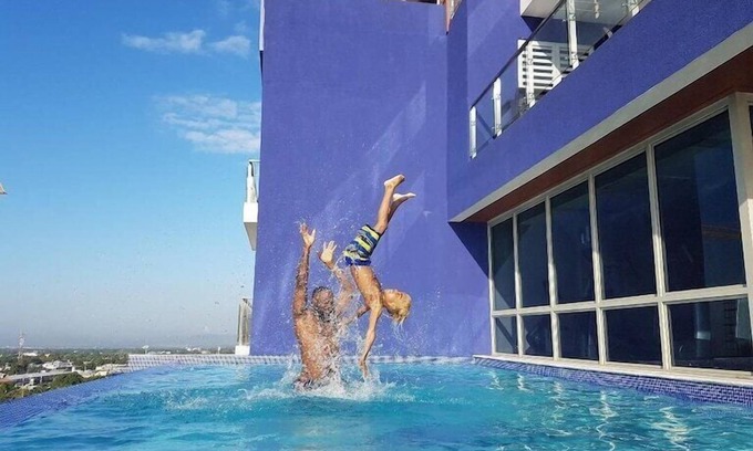 Saint Andrew Apartamento | Apartment with roof top pool