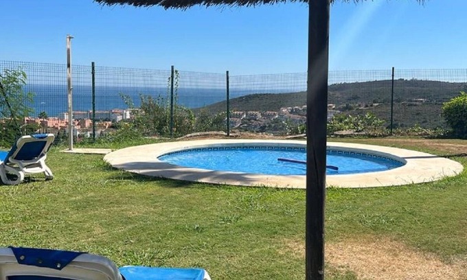 Puerto de la Duquesa Apartamento | Apartamento con vistas al mar en zona tranquila