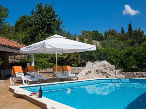 Molunat Apartamento | Apartment with terrace and pool