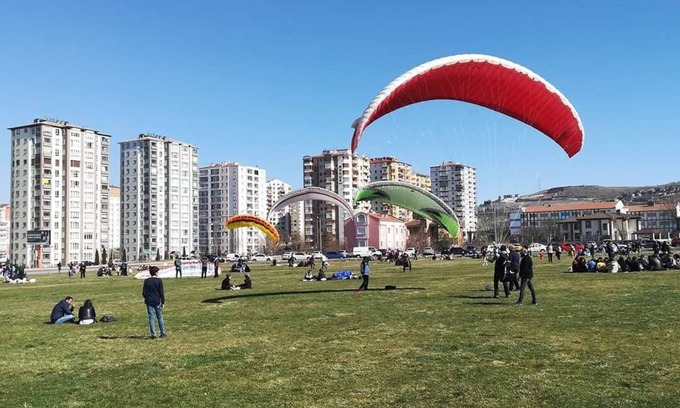 Melikgazi Apartamento | Apartamento con terraza y amplio parque frente a la puerta. al lado de la parte histórica mimsin