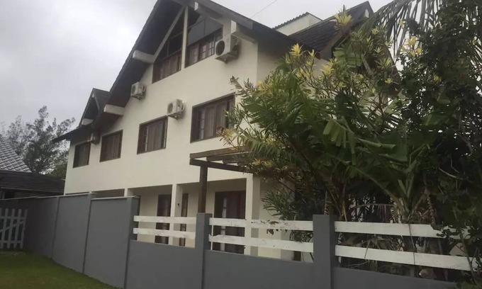 Barra de Ibiraquera Apartamento | Departamento con dos suites a dos cuadras del mar y tres cuadras de la laguna