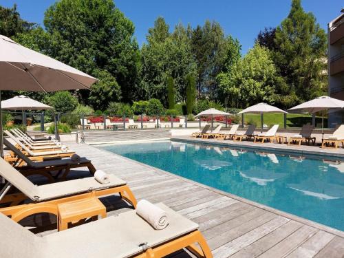Ferney-Voltaire Apartamento | Apartment with view of swimming pool