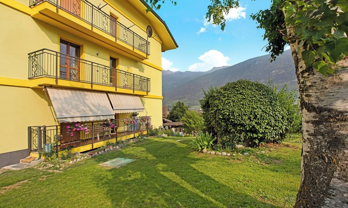 Saint Maurice Apartamento | Apartamento 'Yellow Apartment' con vistas a la montaña y balcón