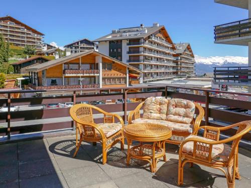 Saint-Pierre-de-Clages Apartamento | Apartment Zanfleuron A1 by Interhome