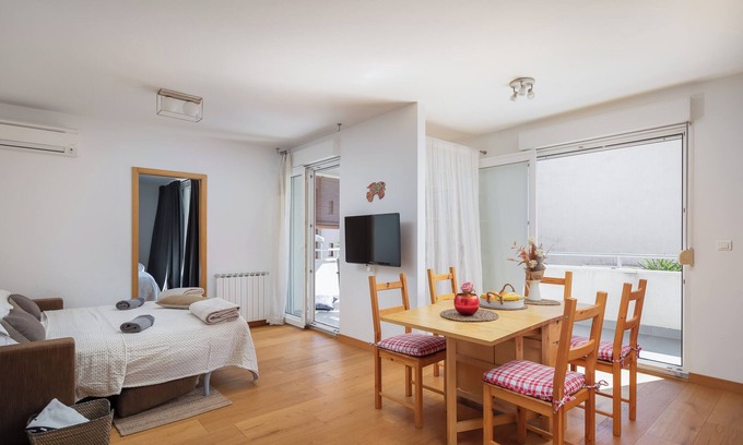 Bacvice Apartamento | Apartment Zenta with terrace and sea view, 4 min walk to the beach