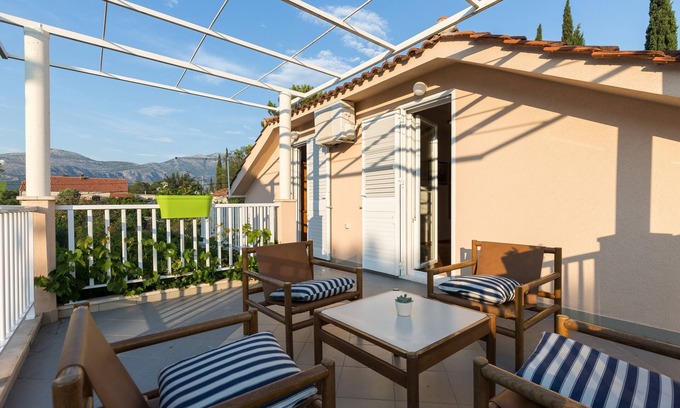 Cilipi Apartamento | Apartment Zora - Apartamento de dos habitaciones con terraza y vista al jardín