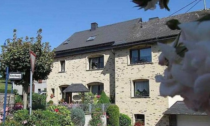 Bereborn Apartamento | Apartamento 'Zum Hochkelberg' con vistas a la montaña, terraza privada y Wi-Fi