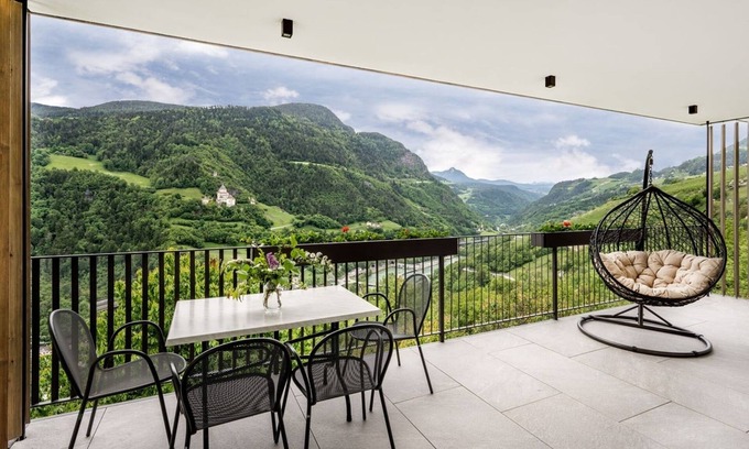 Barbiano Apartamento | Apartamento 'Zweigelt' con vistas a la montaña, piscina compartida y Wi-Fi