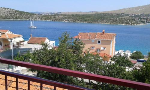 Grebastica Apartamento | Apartments Šparada Mladen