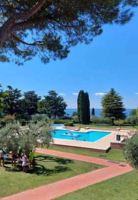 Cisano Apartamento | APARTMENTS BLUE VIEW - Residence Casetto Bardolino - Regarda Travel