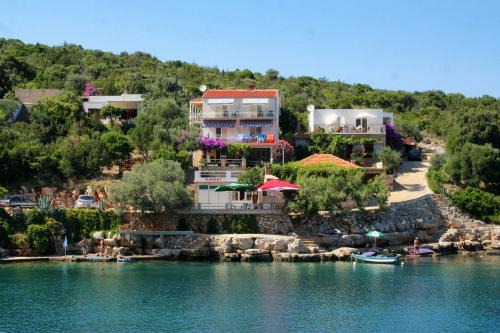 Pokrivenik Apartamento | Apartments by the sea Cove Zarace - Gdinj, Hvar - 4598